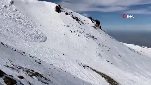 Erciyes Kayak Merkezi'nde çığ anı kameraya yansıdı! Kayakçı son anda kurtuldu