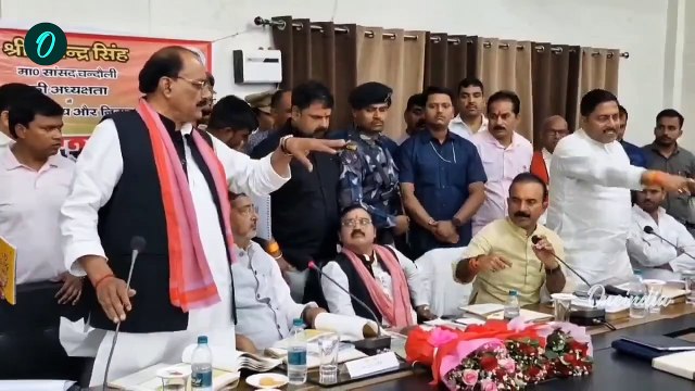 chandauli : BJP-SP के MLA आपस में भिड़े, Ramesh Jaisawal और Prabhunarayan Singh का Video Viral