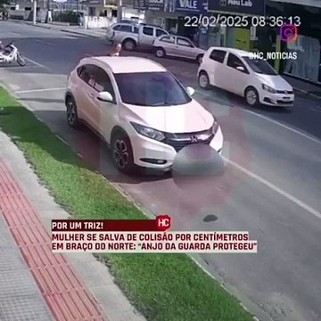 لحظات مرعبة: سيدة تنجو من حادث سيارتين بأعجوبة