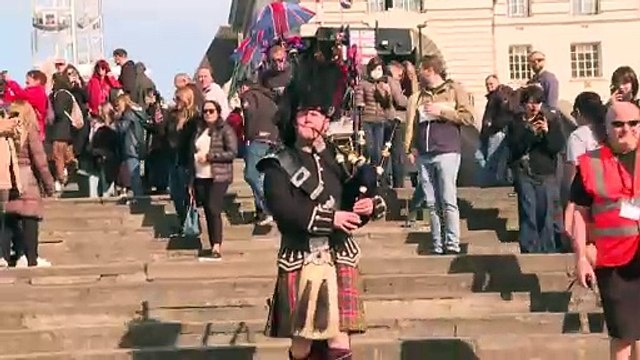Bagpiper marks five years since Covid at memorial wall