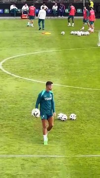 Ronaldo football skills ⚽🔥 #footballskills #football #futbol #ronaldo #skills #virapshorts
