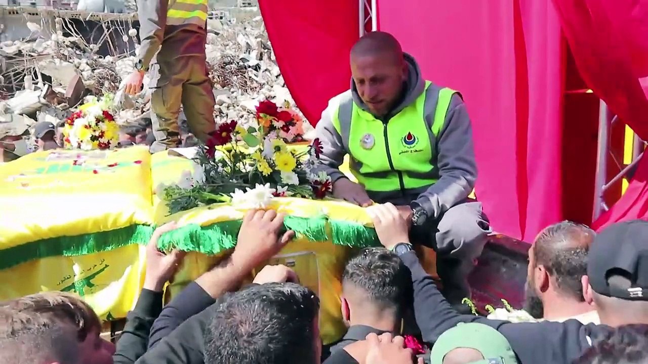حزب الله يشيع مقاتلين قتلوا في الحرب مع إسرائيل