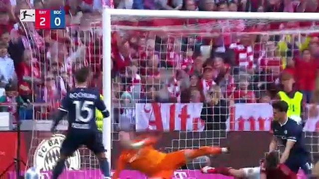 10-man Bayern squander two-goal lead in shock loss to Bochum