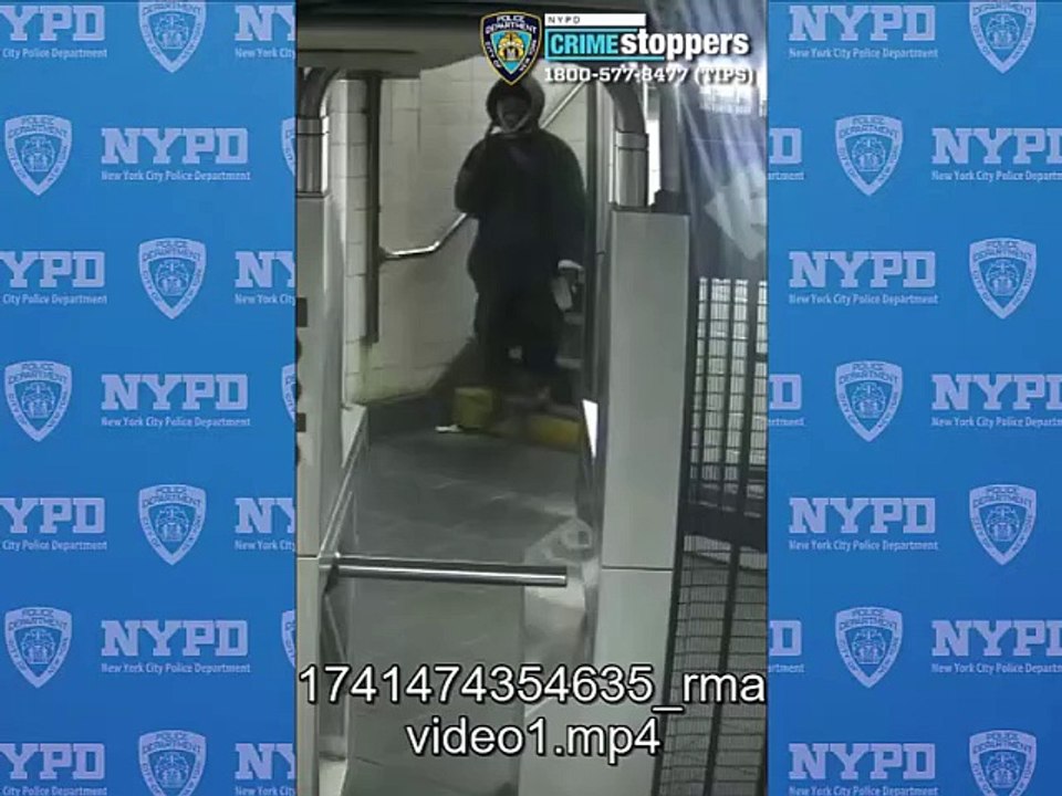 Man bashes woman, 29, with stick at lower Manhattan subway station