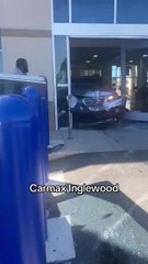 Ocho heridos en impactante incidente en agencia CarMax de Los Ángeles