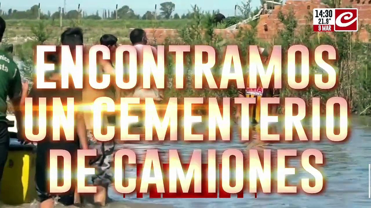 Crónica recorrió en bote uno de los barrios inundados en Bahía Blanca