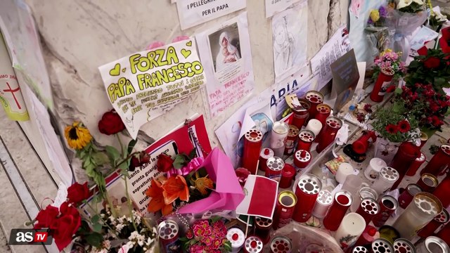 Buenos deseos y oraciones por el Papa Francisco mientras el pontífice sigue luchando contra una doble neumonía en el hospital.