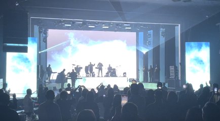 Brillo, alegría y poderío merenguero marcan el inicio de “Johnny Vive La Residencia”