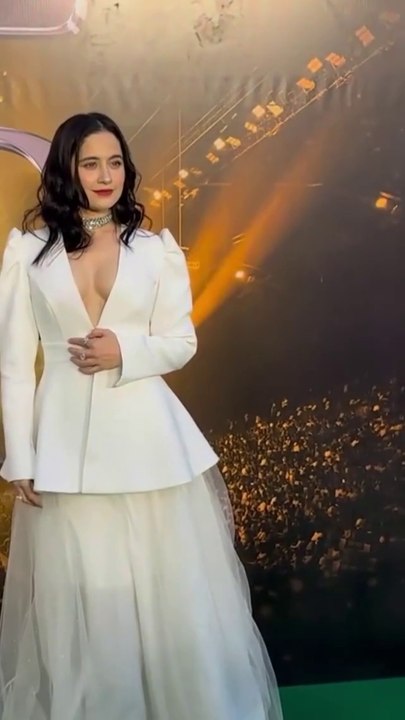 Sanjeeda Shaikh on the red carpet of an awards show in Jaipur 💞Looking So So Glamorous#sanjedashaikh