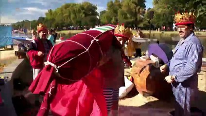 Melbourne’s Moomba Festival draws crowds with Birdman Rally splash