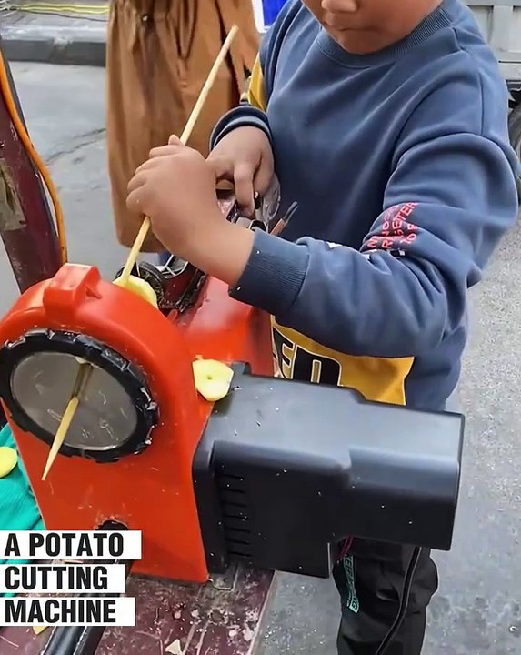 Amazing potato spiral cutter!.hd