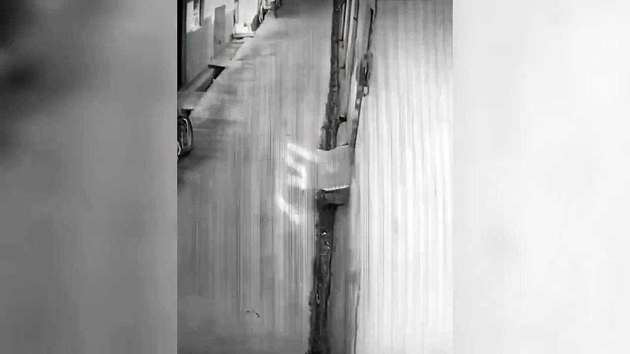 पति के रहते बॉयफ्रेंड के साथ लिव-इन में रहती थी युवती, प्रेमी का मर्डर कर भागते पति-पत्नी का VIDEO VIRAL