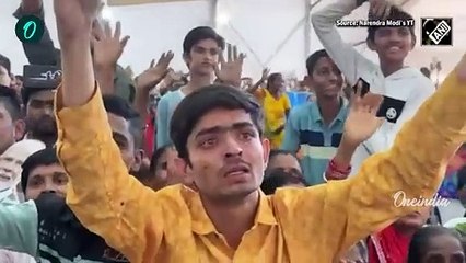 PM Modi | Gujarat  ಮೋದಿ-ಹೀರಾಬೆನ್ ಚಿತ್ರ ಹಿಡಿದು ನಿಂತಿದ್ದ ಅಭಿಮಾನಿಗೆ ಮಿಡಿದ ಮೋದಿ