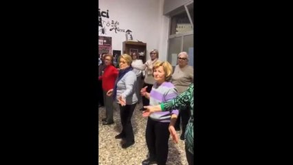 Le «nonne di Ostuni» ballano a ritmo di "Espresso macchiato". E Tommy Cash le invita all'Eurovision