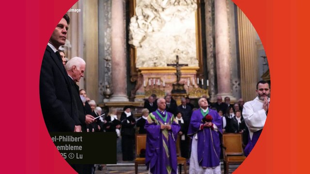 Emmanuel-Philibert de Savoie photographié main dans la main avec une sublime brune et ce n'est pas Clotilde Courau