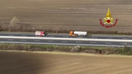 Portogruaro, schianto tra camion sull'autostrada A4: il video dall'elicottero dei vigili del fuoco