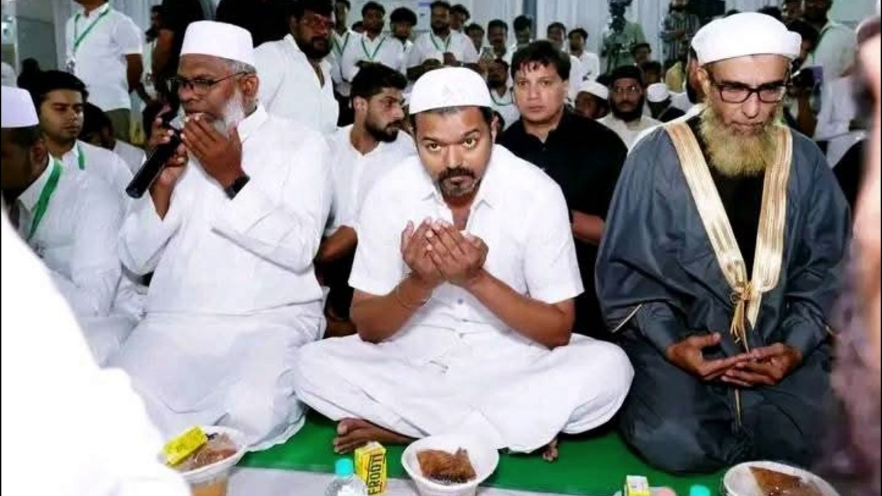 Thalapathy Vijay hosts iftar in Ramadan, participates in prayer | Breaking News