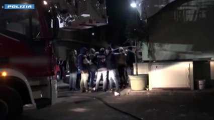 Adrano, si barrica in casa con due cani lupo: due poliziotti feriti, lui arrestato
