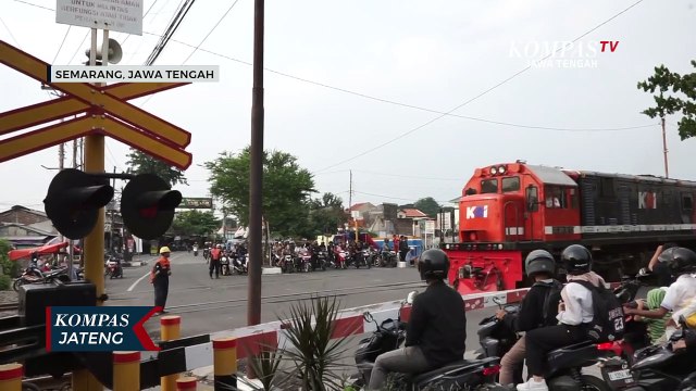 Berbahaya, KAI Larang Warga Ngabuburit di Jalur Kereta Api