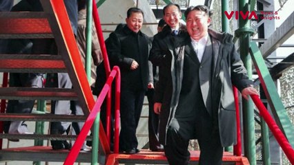 Kim Jong Un Sumringah Pamer Kapal Selam Nuklir Terbaru