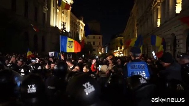 Romania, Georgescu escluso dalle presidenziali, scontri in piazza
