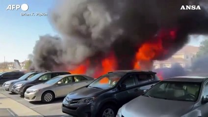 Un piccolo aereo si schianta in un parcheggio della Pennsylvania