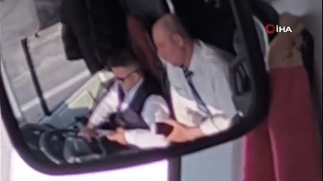 Onlarca can taşıyan direksiyon başındaki trafik canavarı yolcunun kamerasına böyle yansıdıOnlarca can taşıyan direksiyon başındaki trafik canavarı yolcunun kamerasına böyle yansıdı