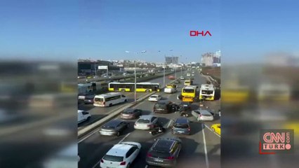İETT otobüsü kaza yaptı, yol trafiğe kapandı