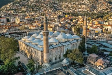 Osmanlı’nın ilk çok kubbeli anıtsal camisi: Bursa Ulu Camii