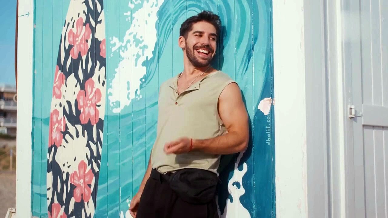 I Spent My Date Hiding Under A Table  | ‪@LoveBusterShow‬