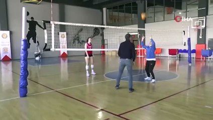 Babasından ilham alıp voleybola başladı, 17 yaşında Beşiktaş'a transfer oldu