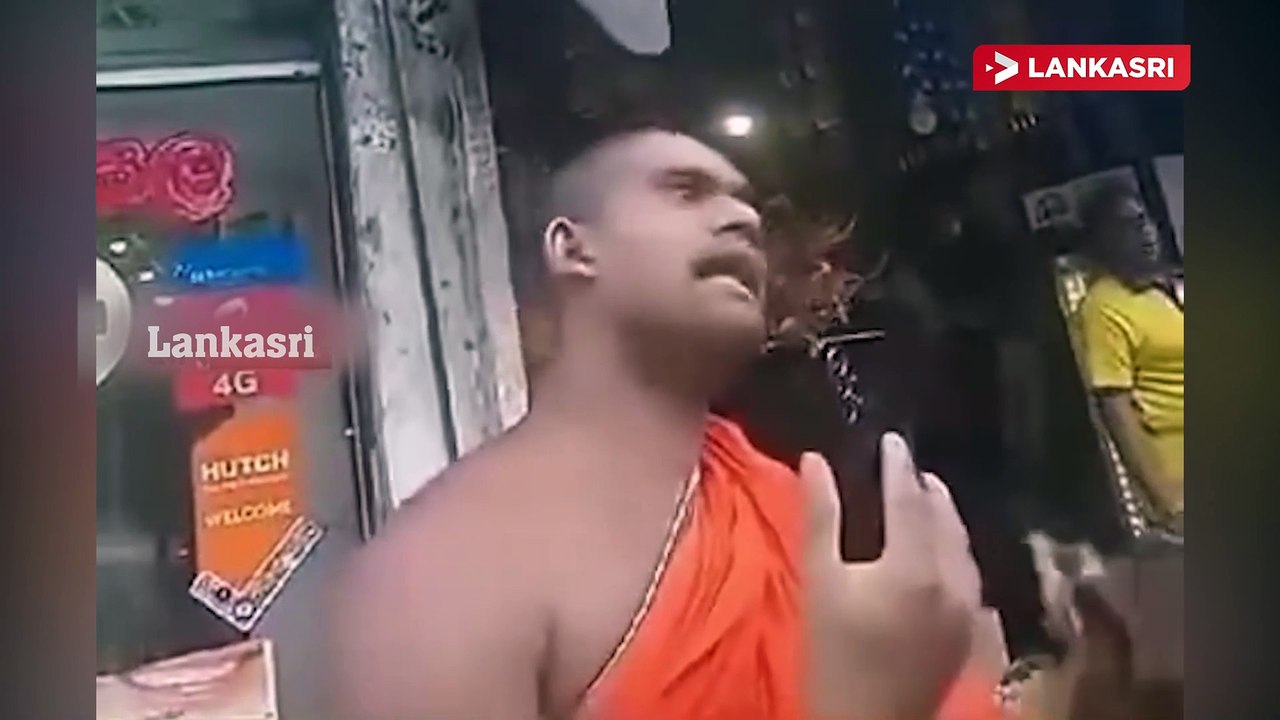 தலைக்கவசம் அணியாமல் மோட்டார் சைக்களில் வந்து  பொலிஸ் அதிகாரியோடு முறண்பட்ட பெளத்த மதகுரு