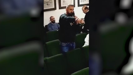 Tensión en el pleno de Paiporta después de que el público insultara a un concejal por hablar valenciano