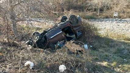 Amasya'da devrilen hafif ticari araçtaki 1 kişi öldü, 4 kişi yaralandı