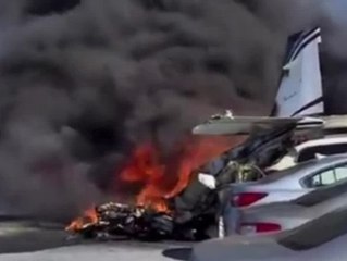 Vor Seniorenwohnanlage: Flugzeug mit fünf Passagieren abgestürzt