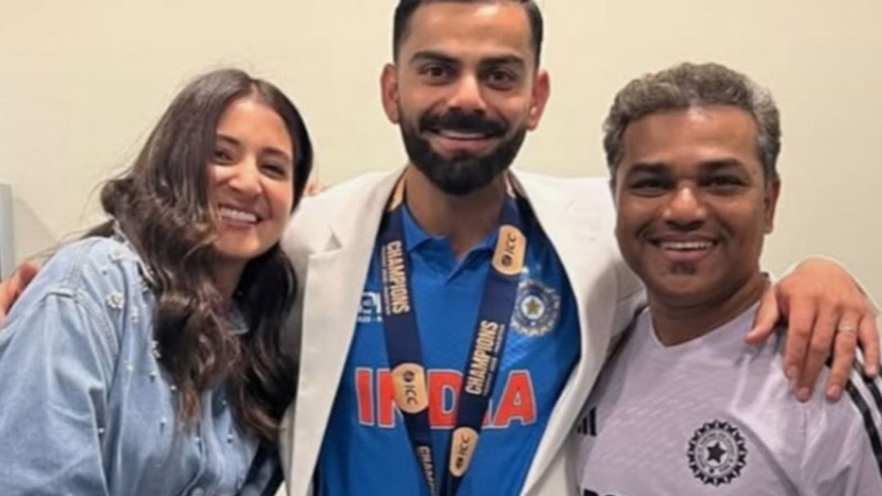 कौन है Virat-Anushka संग तीसरा शख्स, फोटो Viral