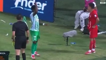 Marino Hinestroza le celebró en la cara a Juan Fernando Quintero y lo desconcentró: video  El domingo pasado, Atlético Nacional recibió a América de Cali para disputar un duelo correspondiente a la octava fecha del 'todos contra todos' de la Liga BetPlay