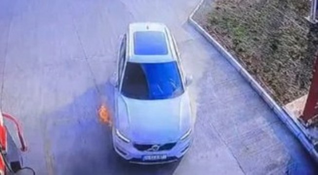 Arıza yapan cip akaryakıt istasyonunda alev aldı; o anlar kamerada