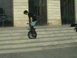 Le Monocycleur Blooder - Monté des marches 3 par 3