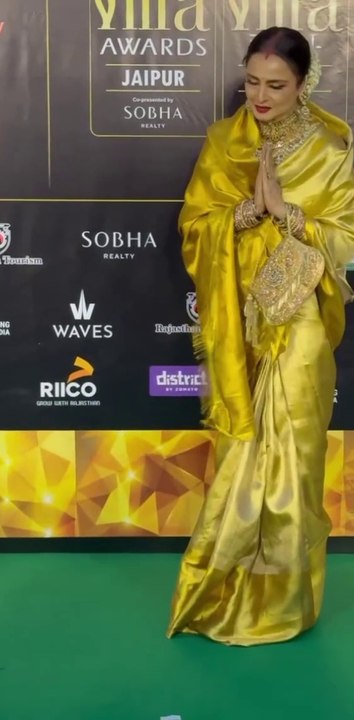 Rekha Snapped At IIFA Awards 2025🌹#Rekha#fashion #celebritieslook #bollywood