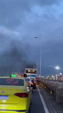 Incêndio em carro interdita Ponte Rio-Niterói no sentido Niterói