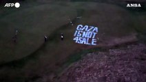 Scozia, diimostranti pro Palestina vandalizzano il campo da golf di Trump