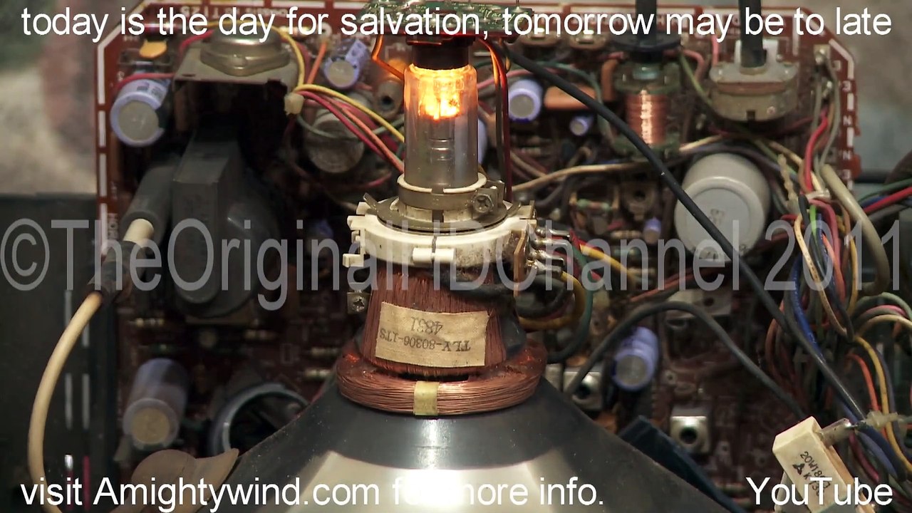 smash vintage JC Penny Tv cassette player radio 2