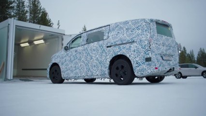 Neue Mercedes-Benz Großraumlimousinen meistern Wintererprobung am Polarkreis