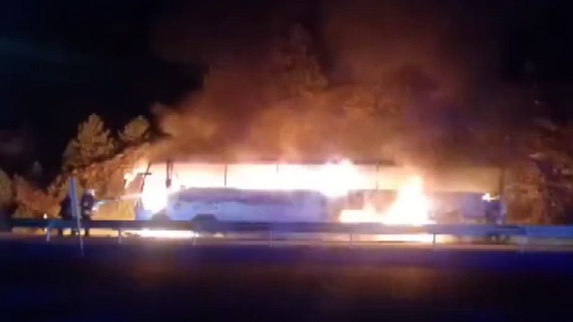 Konya’da seyir halindeki otobüs alev alev yandı