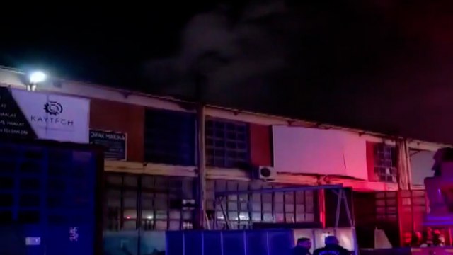 Kocaeli'de iş yerinde yangın; 1 işçi dumandan etkilendi