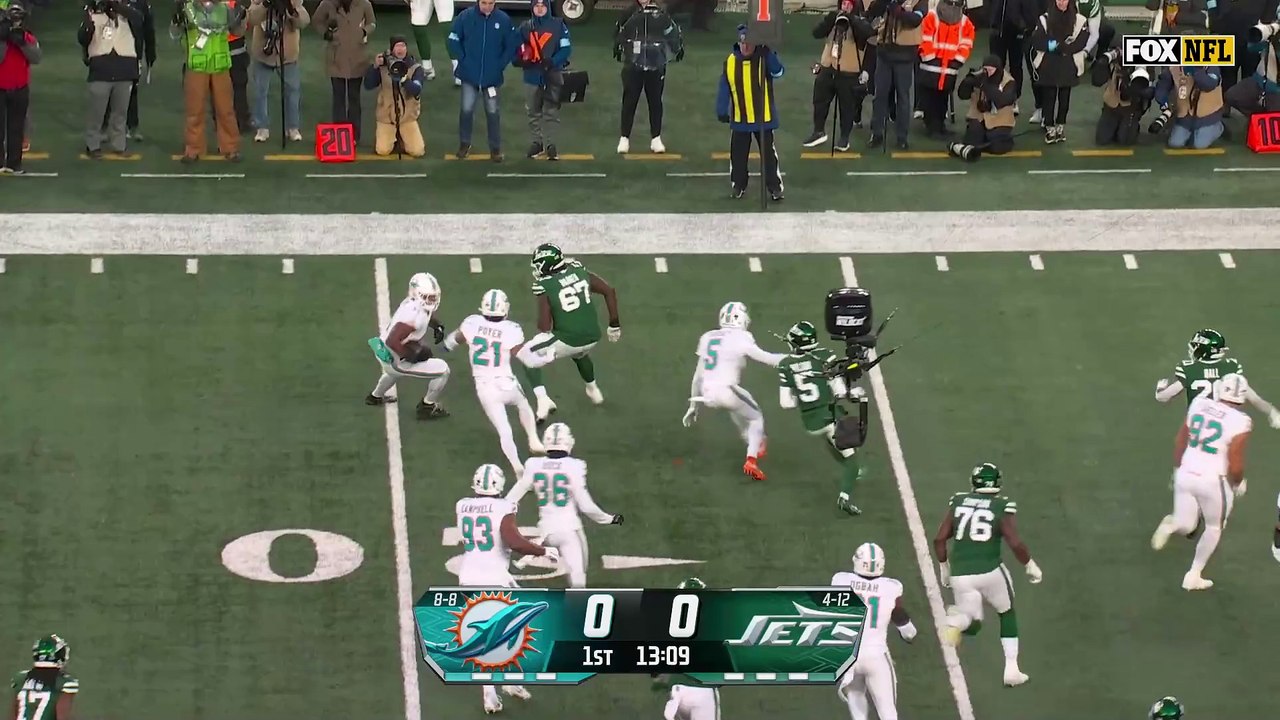 Aaron Rodgers throws tipped-ball INT to Jevon Holland on his first pass of day