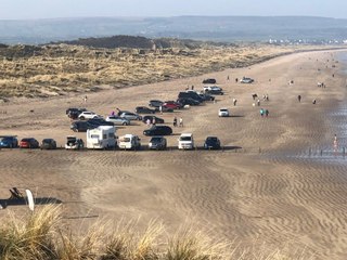 Sunny day brings crowds to the north coast