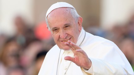 GALA VIDEO - Le pape François prêt à démissionner après ses ennuis de santé ? “S’il fallait faire des paris…”