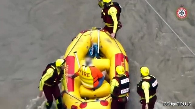 Australia, i soccorsi nelle strade allagate dopo il ciclone